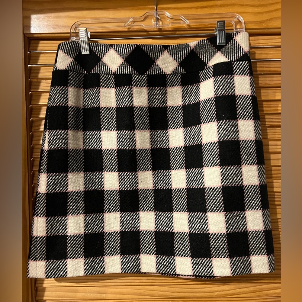 Ann Taylor Loft black white and pink shirt
